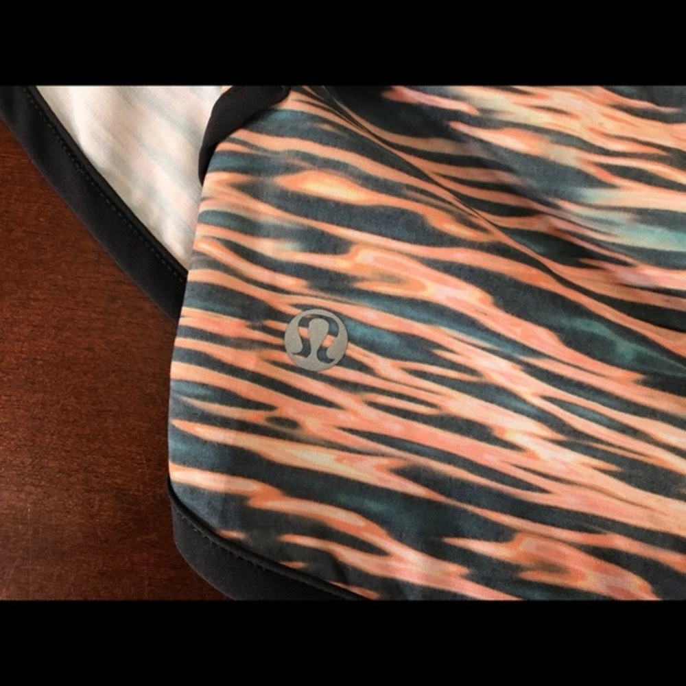 Lululemon Speed Shorts - Tiger Water, Size 4 - Picture 4 of 4